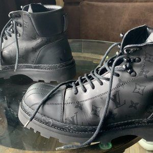Louis Vuitton LV Ranger Ankle Boot Black size 9 UK